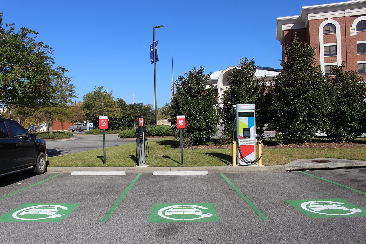 ChargePoint's Express Solo Reaches 750 kW at One Port When Two Units Are Paired, as the Company Opens a Tiered European Partner Program