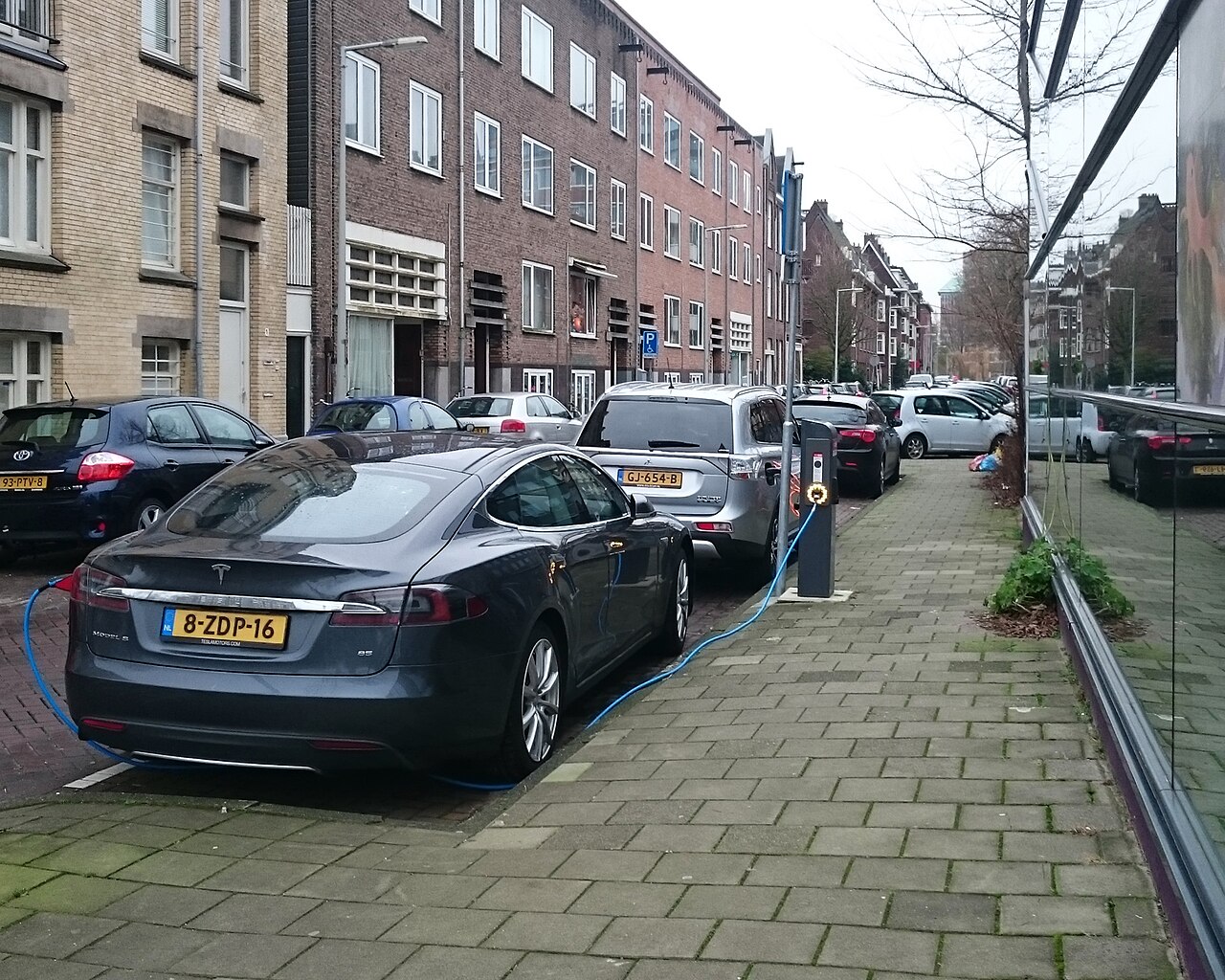 Qwello Raises Up to EUR 55M to Grow Its Urban Charging Network Past 19,500 Points