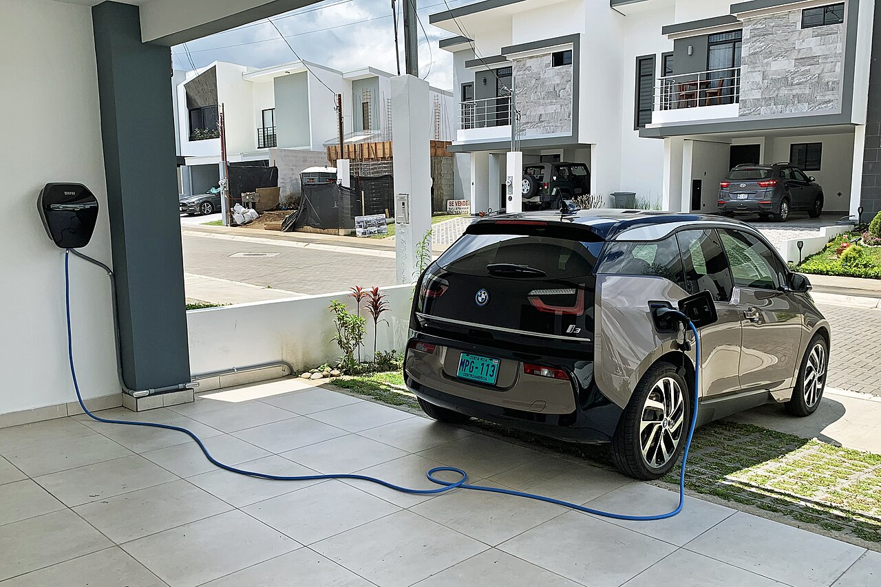 UK Home Charging After the VAT Cut: Overnight EV Rates of 6.66p to 8p per kWh, and £500 Grants Running to March 2027