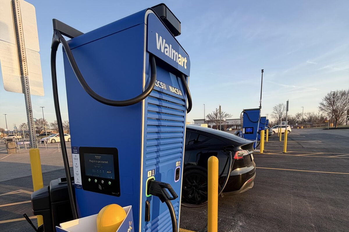 Walmart's fast-charging network tops 1,000 stalls at about 120 stores, independent trackers count